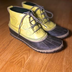Yellow Sorel 8.5 Womens Out n about bootie